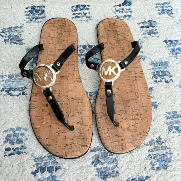 MICHAEL Michael Kors Charm Jelly Sandals - Picture 3 of 5